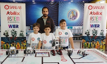 Dünya Eğitim Robotları Yarışması’na Türk Öğrenciler Damga Vurdu